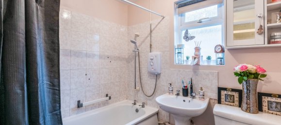 2 bedrooms Bungalow in Towcester, United Kingdom No. 2134 9