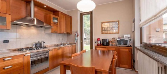 Вилла с 9 спальнями в Калольциокорте, Италия № 263571 26