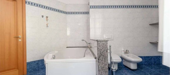 Вилла с 9 спальнями в Калольциокорте, Италия № 263571 31