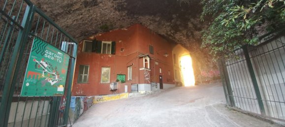 4 bedrooms Apartment in Genoa, Italy No. 318481 2