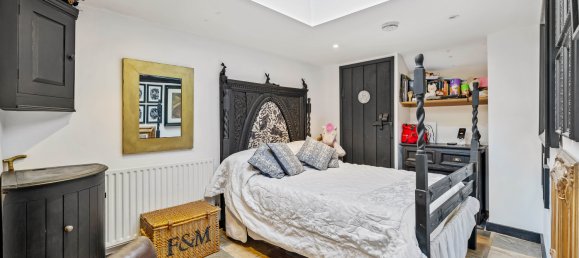 4 bedrooms House in Horsham, United Kingdom No. 1057 6