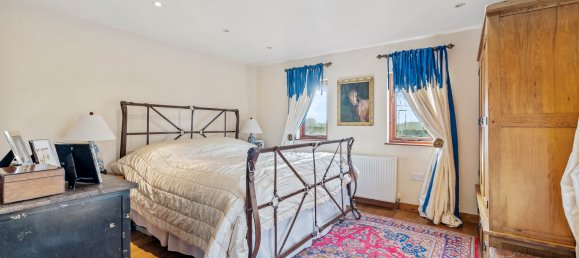 4 bedrooms House in Horsham, United Kingdom No. 1057 5