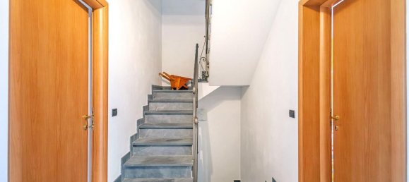 7 rooms House in Cascina, Italy No. 35602 14