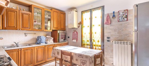 7 rooms House in Cascina, Italy No. 35602 10
