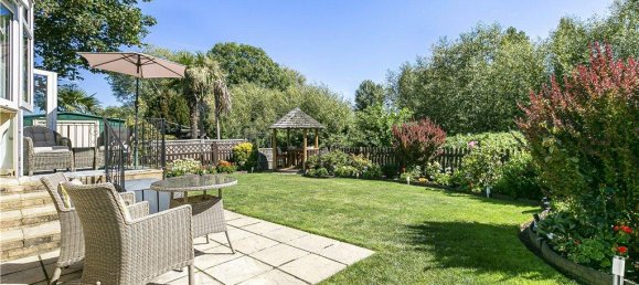 2 bedrooms Bungalow in Chertsey, United Kingdom No. 8586 2