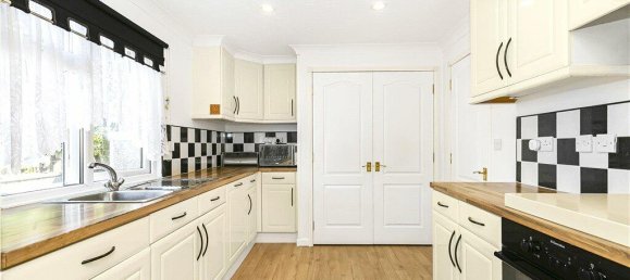 2 bedrooms Bungalow in Chertsey, United Kingdom No. 8586 6