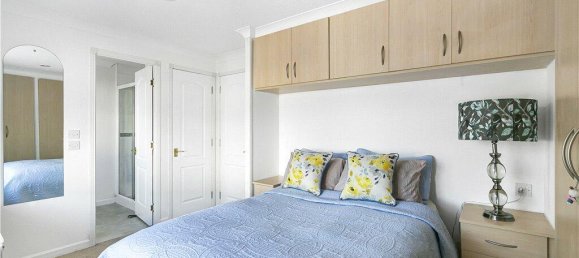 2 bedrooms Bungalow in Chertsey, United Kingdom No. 8586 7