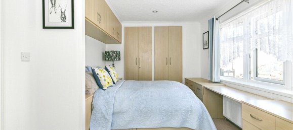 2 bedrooms Bungalow in Chertsey, United Kingdom No. 8586 16