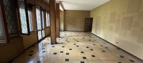 8 bedrooms Villa in Padua, Italy No. 327880 5