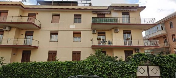 3-salle Appartement à Sant'Agata li Battiati, Italy No. 47912 2