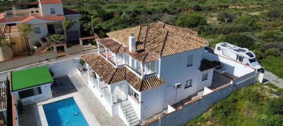 4 bedrooms Villa in La Duquesa, Spain No. 148538 2