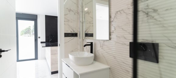 Villa de 4 dormitorios en Punta Prima, Spain No. 288258 17