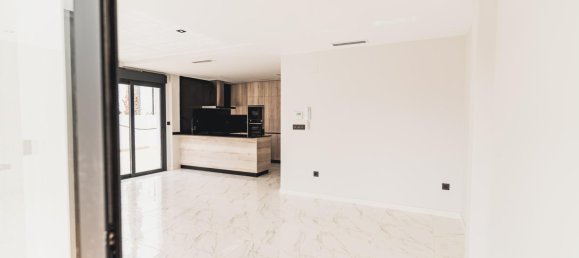 Villa de 4 dormitorios en Punta Prima, Spain No. 288258 12