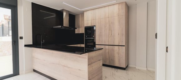 Villa de 4 dormitorios en Punta Prima, Spain No. 288258 13