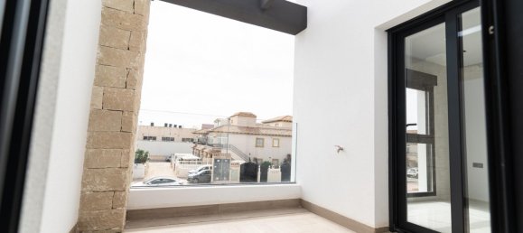 Villa de 4 dormitorios en Punta Prima, Spain No. 288258 28