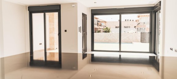 Villa de 4 dormitorios en Punta Prima, Spain No. 288258 9