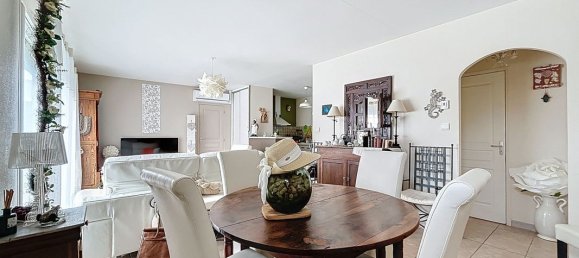 2 bedrooms House in Brive-la-Gaillarde, France No. 320230 3