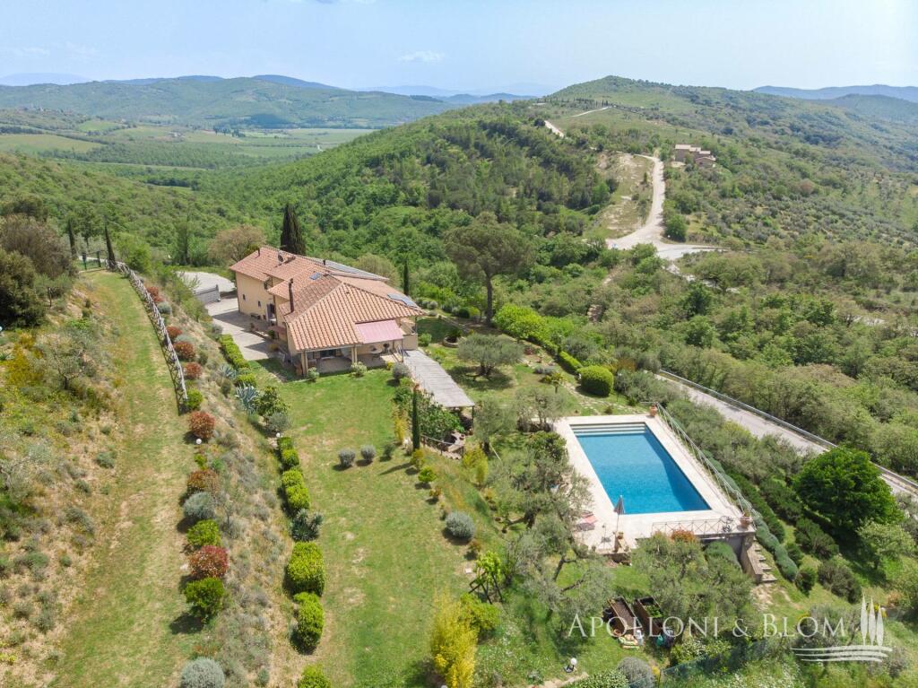 7 bedrooms Villa in Passignano sul Trasimeno, Italy No. 54145