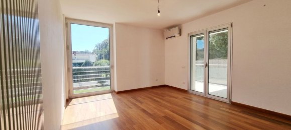 5 rooms Apartment in Caserta, Italy No. 54980 17