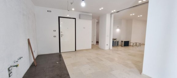 5 rooms Apartment in Caserta, Italy No. 54980 9