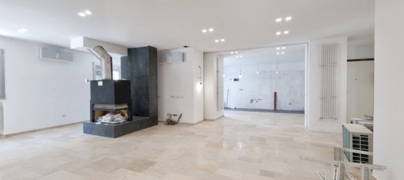 5 rooms Apartment in Caserta, Italy No. 54980 5