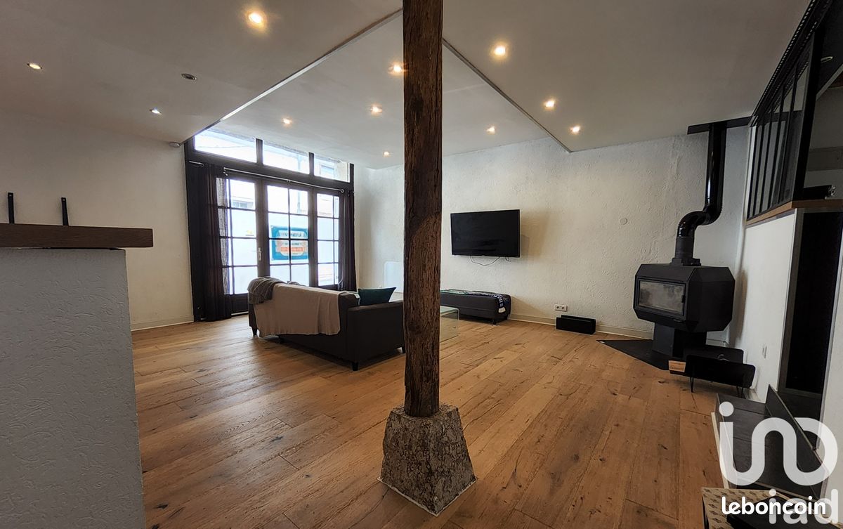 3 bedrooms House in Suevres, France No. 276685