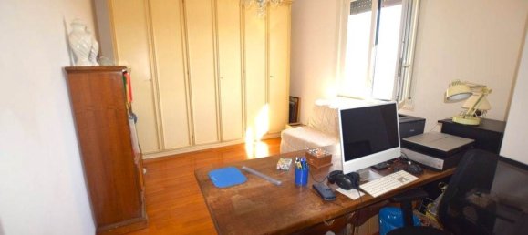 3-salle Appartement à Livorno, Italy No. 223707 12