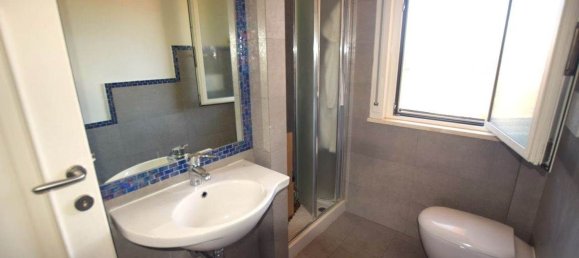 3-salle Appartement à Livorno, Italy No. 223707 16