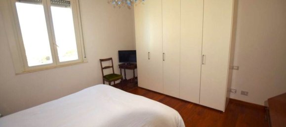 3-salle Appartement à Livorno, Italy No. 223707 11