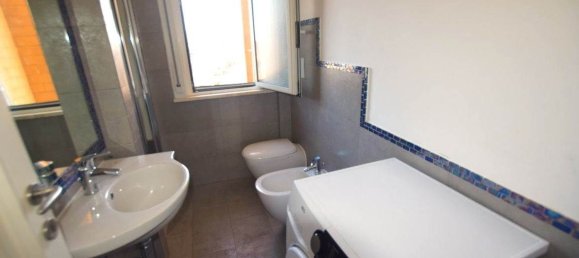 3-salle Appartement à Livorno, Italy No. 223707 17