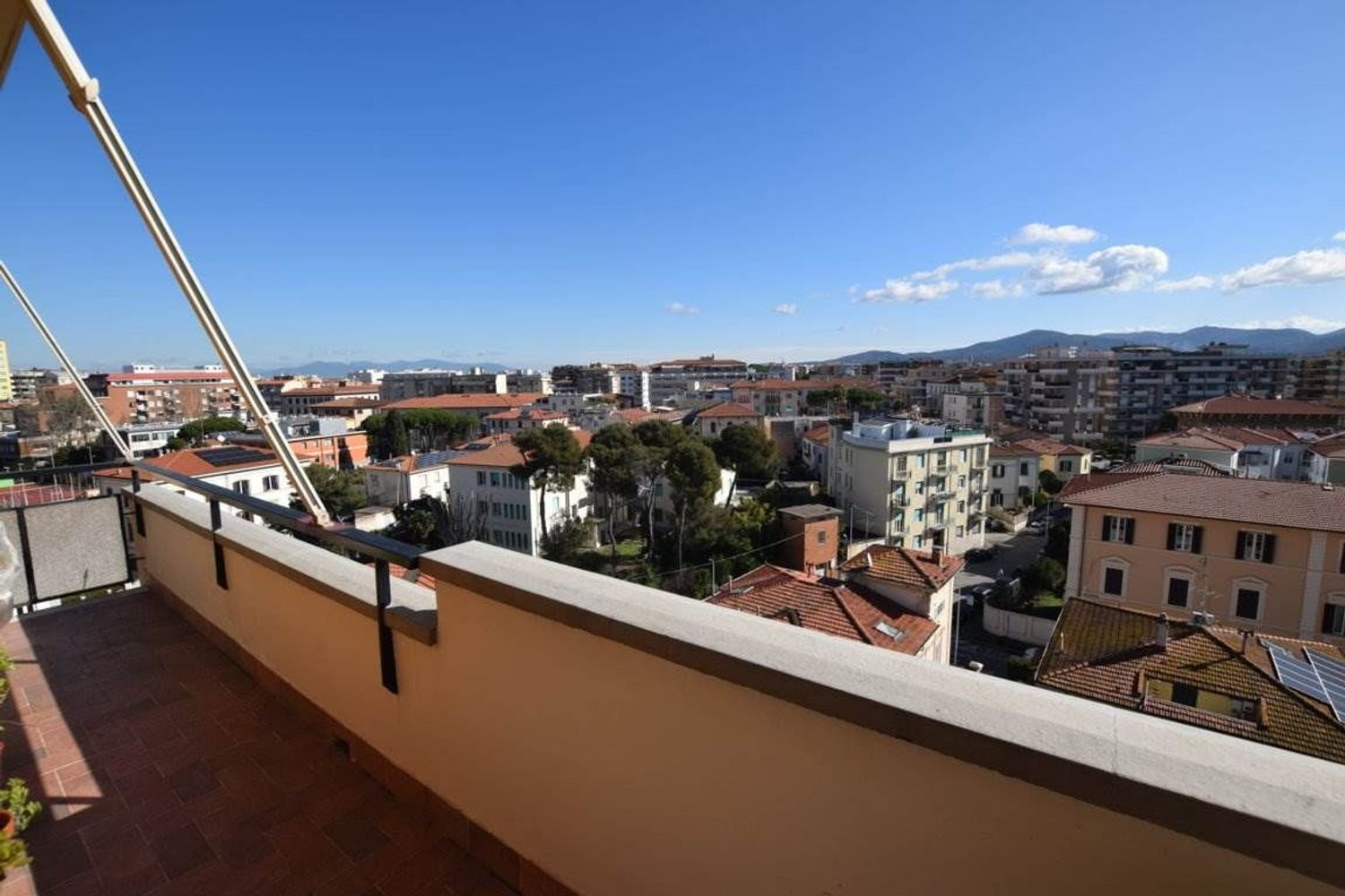 3-salle Appartement à Livorno, Italy No. 223707