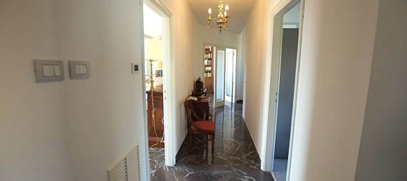 3-salle Appartement à Livorno, Italy No. 223707 6