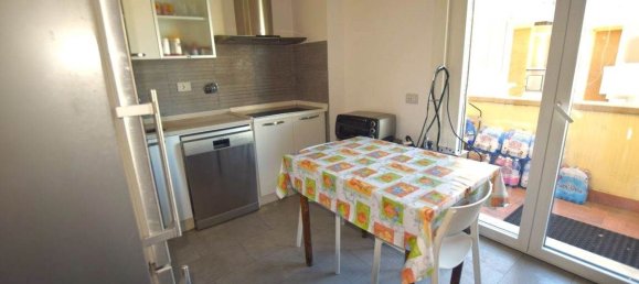 3-salle Appartement à Livorno, Italy No. 223707 7