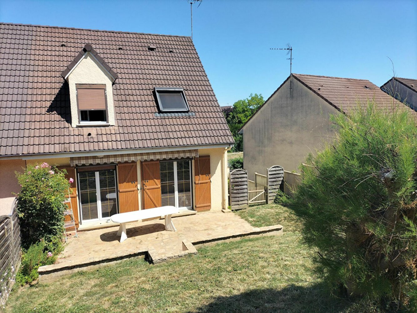 Casa de 3 dormitorios en Chartres, France No. 235672