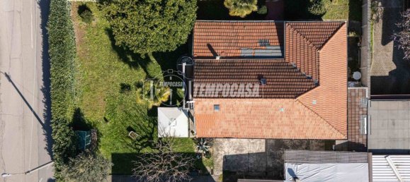 2 bedrooms Villa in Solaro, Italy No. 201203 3