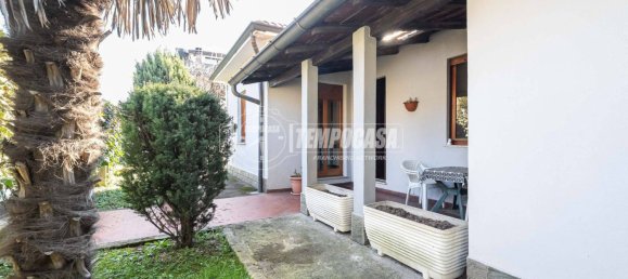 2 bedrooms Villa in Solaro, Italy No. 201203 5