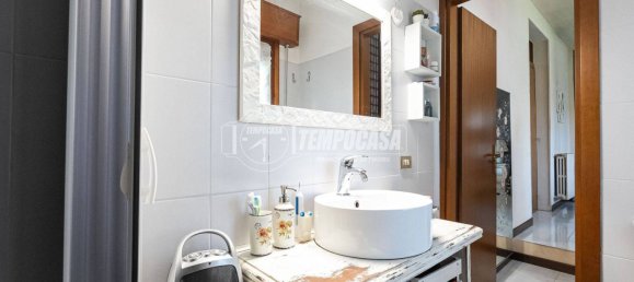 2 bedrooms Villa in Solaro, Italy No. 201203 25