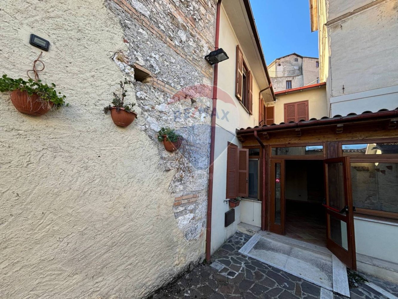 5 rooms Commercial property in Scurcola Marsicana, Italy No. 165522
