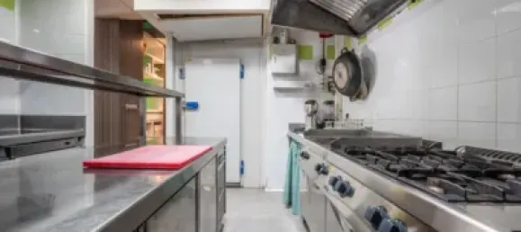 Gewerbliche Immobilie in Granada, Spain 160m², Nr. 181212 2