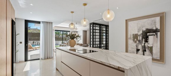 5 bedrooms Villa in Marbella, Spain No. 122938 38