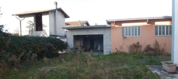8 rooms House in Fino Mornasco, Italy No. 286292 4