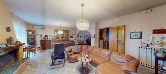 Вилла с 6 комнатами в Казальнуово ди Наполи, Италия № 17804 3