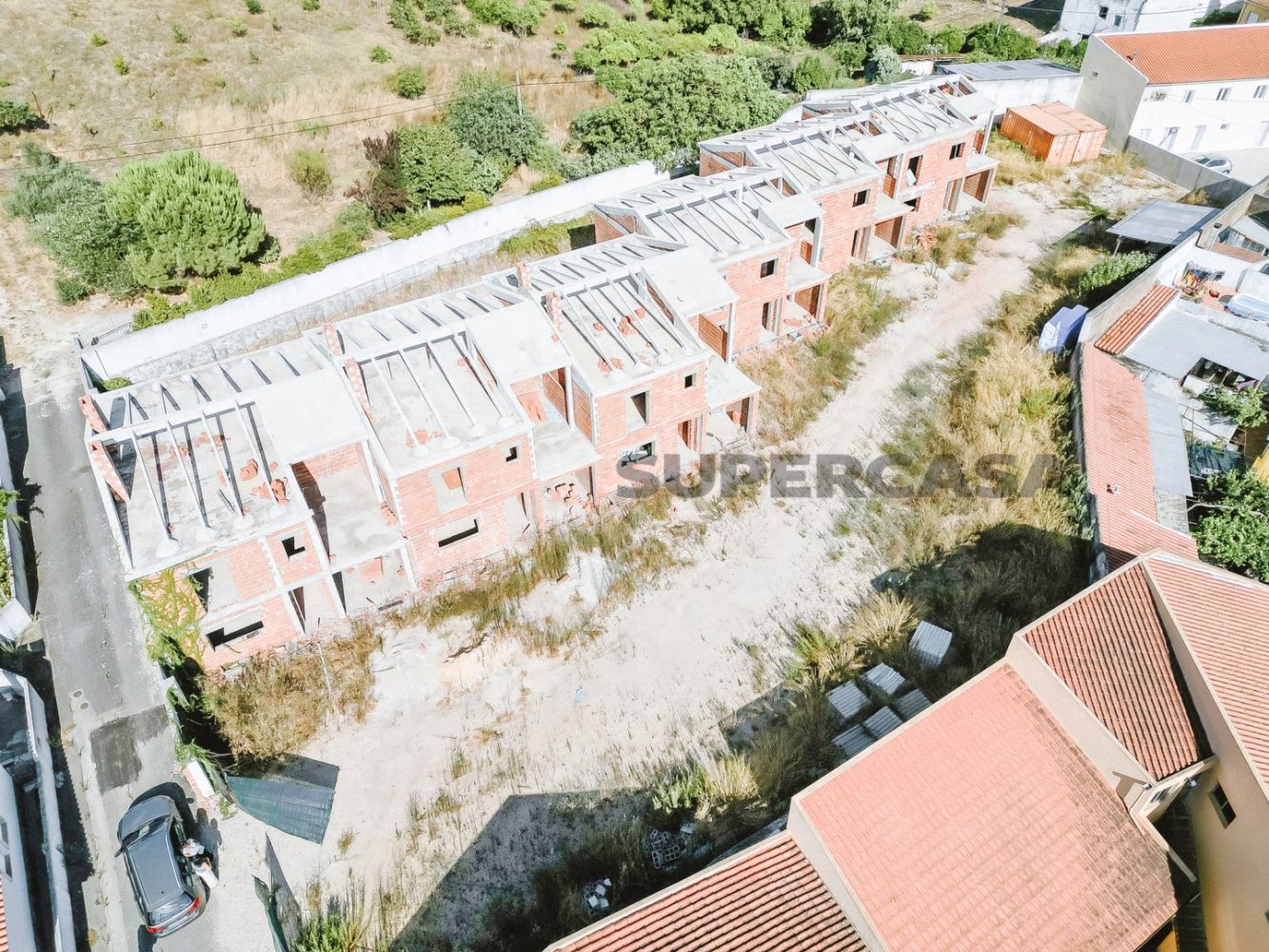 1050m² Land in Alenquer, Portugal No. 298125