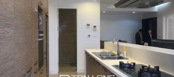 Apartamento de 3 dormitorios en Tay Ho, Vietnam No. 1573 4