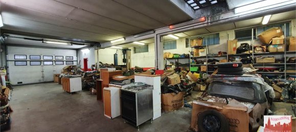 3-salle Entrepôt à Como, Italy No. 150779 3