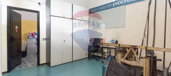 2 rooms Commercial property in Brescia, Italy No. 52585 6