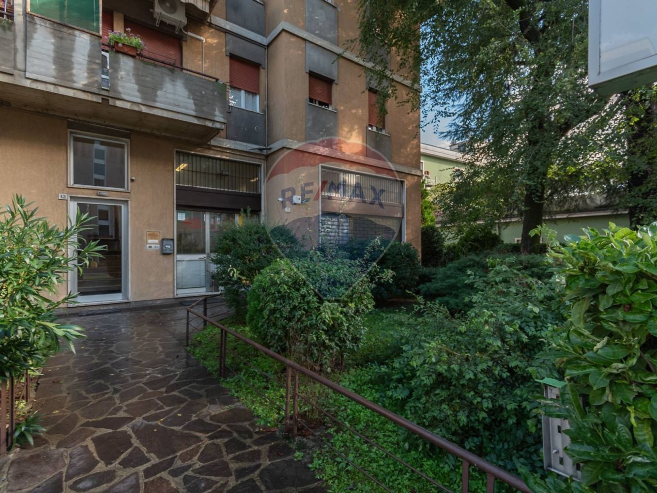 2 rooms Commercial property in Brescia, Italy No. 52585