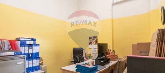 2 rooms Commercial property in Brescia, Italy No. 52585 8