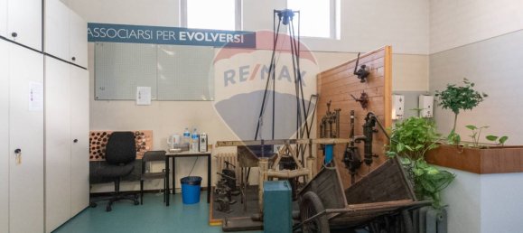 2 rooms Commercial property in Brescia, Italy No. 52585 5