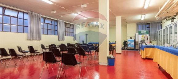 2 rooms Commercial property in Brescia, Italy No. 52585 4